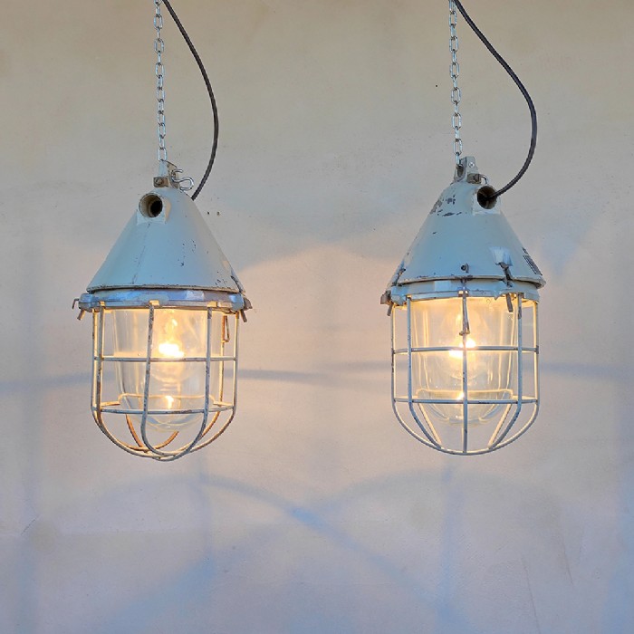 Immagine dell'articolo Lampada industriale a sospensione LAMPADA INDUSTRIALE BUNKER EOW DDR VINTAGE n.384