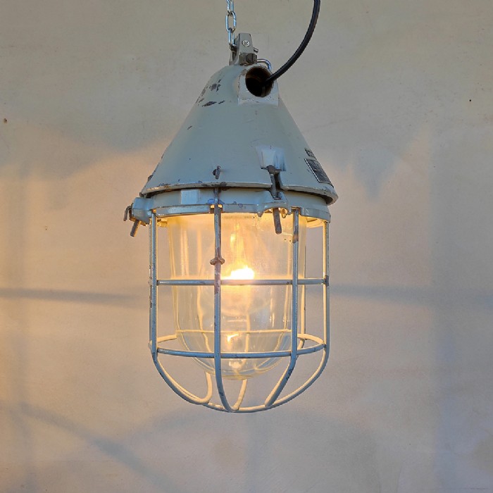 Immagine dell'articolo Lampada industriale a sospensione LAMPADA INDUSTRIALE BUNKER EOW DDR VINTAGE n.384