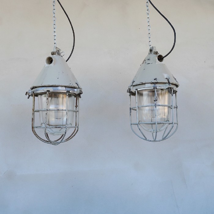 Immagine dell'articolo Lampada industriale a sospensione LAMPADA INDUSTRIALE BUNKER EOW DDR VINTAGE n.384