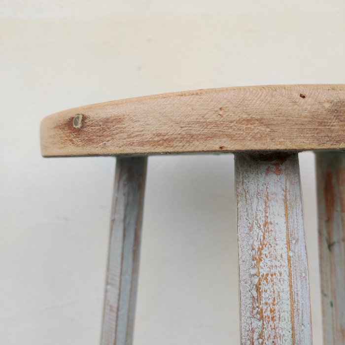 Immagine dell'articolo Sgabello in legno Sgabello in legno vintage n.447