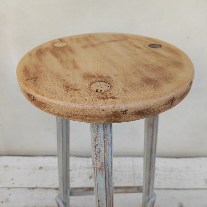 Immagine dell'articolo Sgabello in legno Sgabello in legno vintage n.447