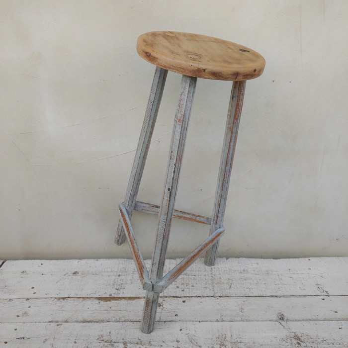 Immagine dell'articolo Sgabello in legno Sgabello in legno vintage n.447