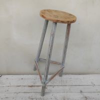 Miniatura dell'articolo Sgabello in legno Sgabello in legno vintage n.447