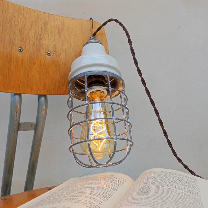 Passa il mouse sull'immagine per ingrandire Lampada industriale da lavoro vintage - foto 15