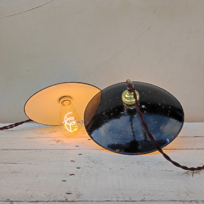 Passa il mouse sull'immagine per ingrandire Immagine dell'articolo Lampada industriale a sospensione Lampada industriale a sospensione vintage D24 n.352