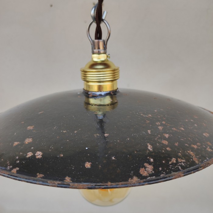 Passa il mouse sull'immagine per ingrandire Immagine dell'articolo Lampada industriale a sospensione Lampada industriale a sospensione vintage D24 n.352