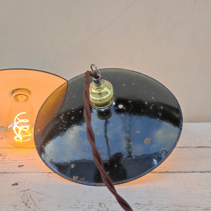 Passa il mouse sull'immagine per ingrandire Immagine dell'articolo Lampada industriale a sospensione Lampada industriale a sospensione vintage D24 n.352