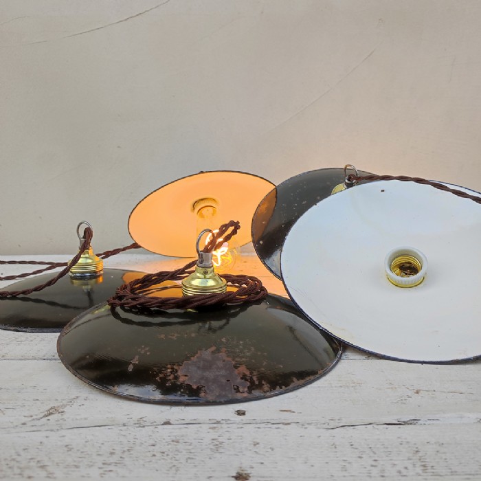 Passa il mouse sull'immagine per ingrandire Immagine dell'articolo Lampada industriale a sospensione Lampada industriale a sospensione vintage D24 n.352