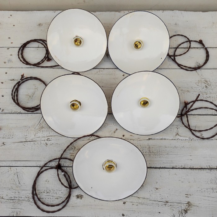 Passa il mouse sull'immagine per ingrandire Immagine dell'articolo Lampada industriale a sospensione Lampada industriale a sospensione vintage D24 n.352