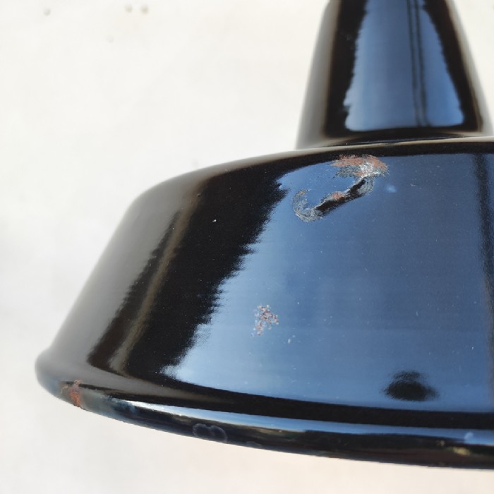 Passa il mouse sull'immagine per ingrandire Immagine dell'articolo Lampada industriale a sospensione Lampada industriale a sospensione italiana vintage D30 n.369