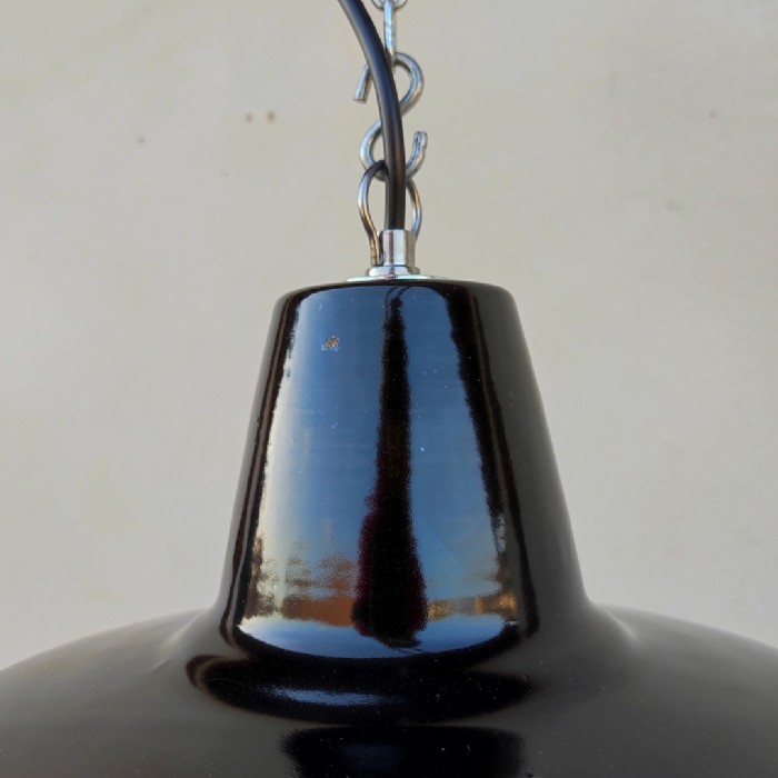 Passa il mouse sull'immagine per ingrandire Immagine dell'articolo Lampada industriale a sospensione Lampada industriale a sospensione italiana vintage D30 n.369