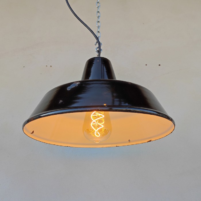 Passa il mouse sull'immagine per ingrandire Immagine dell'articolo Lampada industriale a sospensione Lampada industriale a sospensione italiana vintage D30 n.369