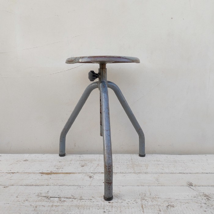 Immagine dell'articolo Sgabello industriale Sgabello industriale in ferro vintage n.419