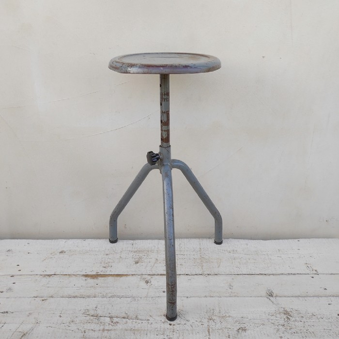 Immagine dell'articolo Sgabello industriale Sgabello industriale in ferro vintage n.419