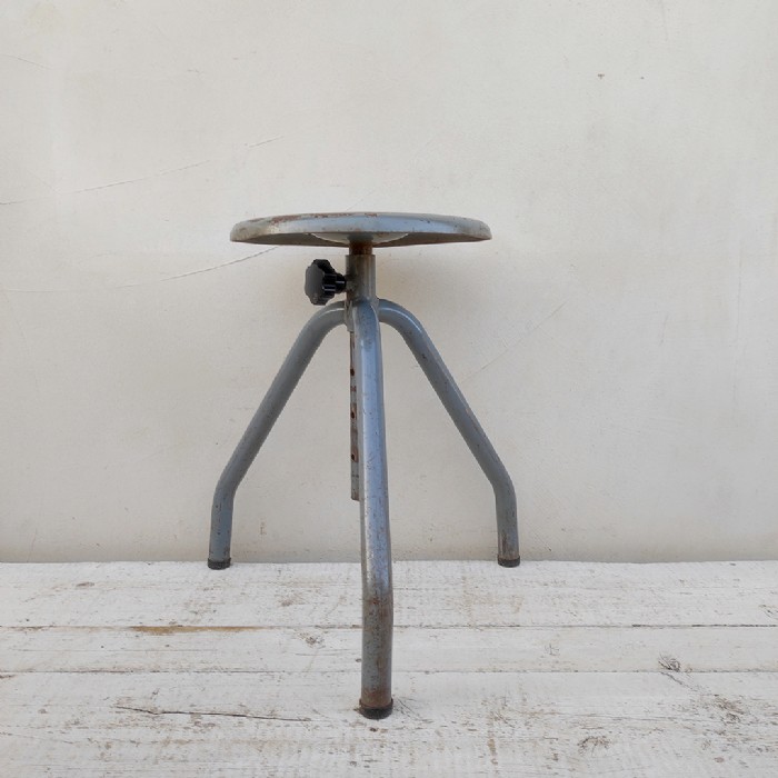 Immagine dell'articolo Sgabello industriale Sgabello industriale in ferro vintage n.420