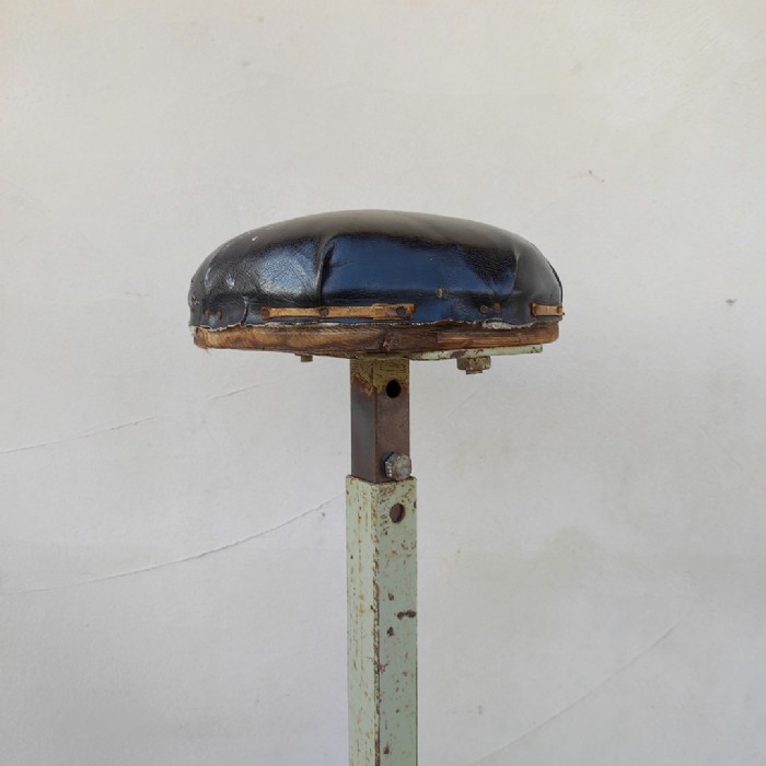 Immagine dell'articolo Sgabello industriale Sgabello industriale vintage n.437