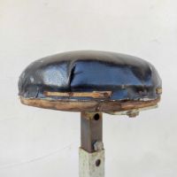 Miniatura dell'articolo Sgabello industriale Sgabello industriale vintage n.437