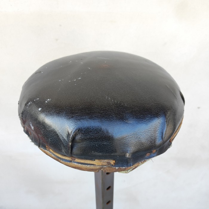 Immagine dell'articolo Sgabello industriale Sgabello industriale vintage n.437