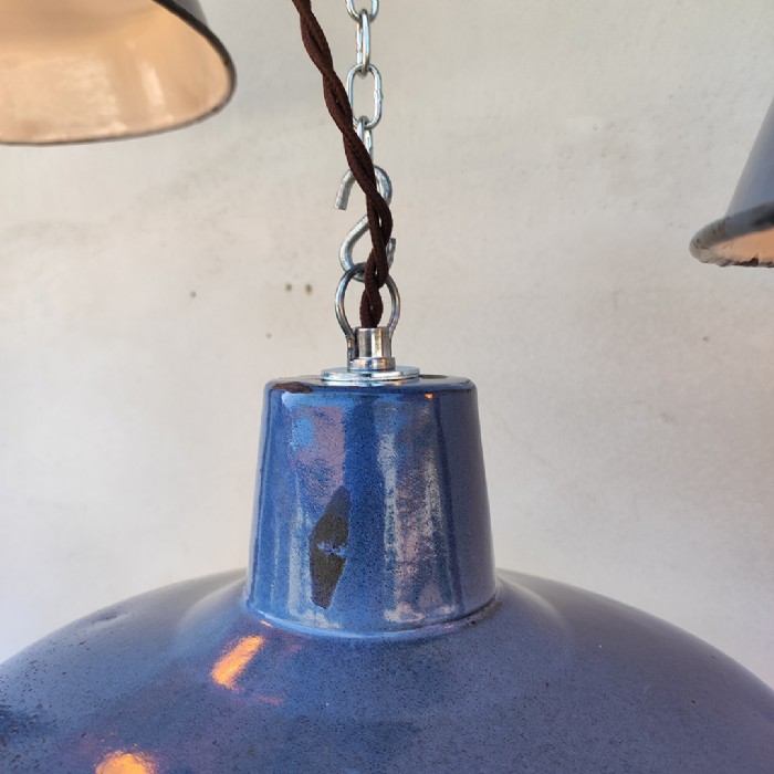 Passa il mouse sull'immagine per ingrandire Immagine dell'articolo Lampada industriale a sospensione Lampada industriale a sospensione francese vintage D31 n.328