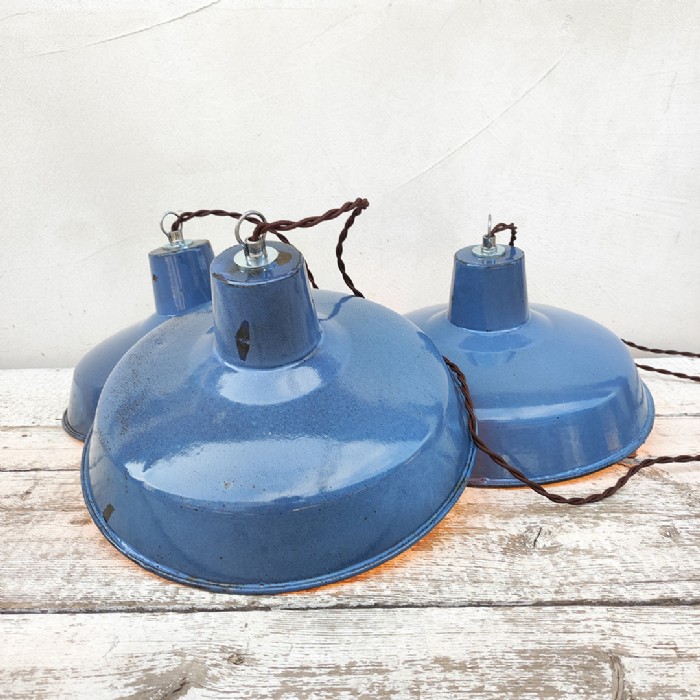 Passa il mouse sull'immagine per ingrandire Immagine dell'articolo Lampada industriale a sospensione Lampada industriale a sospensione francese vintage D31 n.328