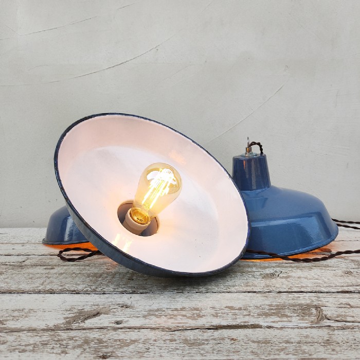 Passa il mouse sull'immagine per ingrandire Immagine dell'articolo Lampada industriale a sospensione Lampada industriale a sospensione francese vintage D31 n.328