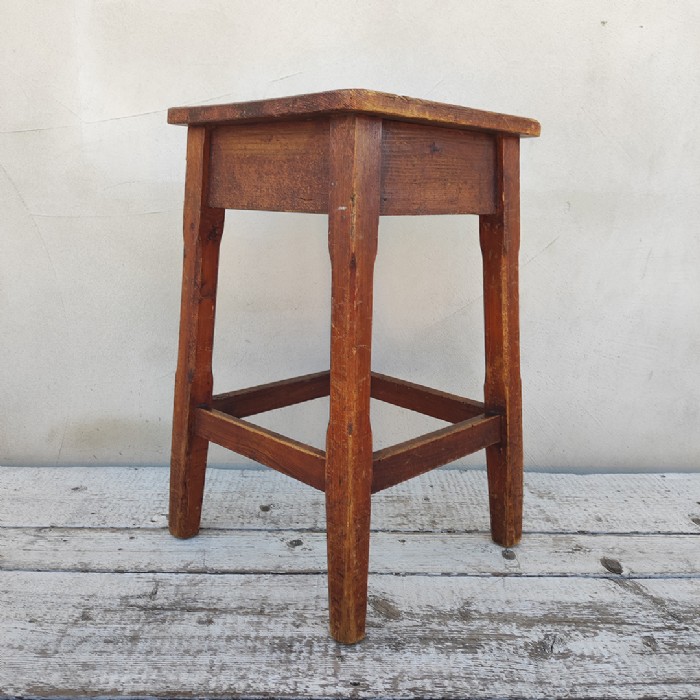 Passa il mouse sull'immagine per ingrandire Immagine dell'articolo Sgabello rurale rustico vintage Sgabello rurale in legno vintage n.329