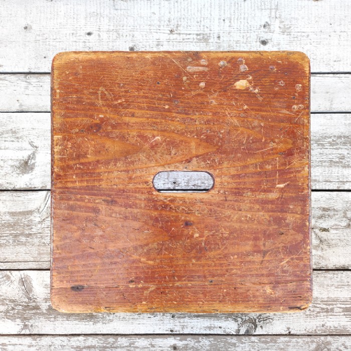 Passa il mouse sull'immagine per ingrandire Immagine dell'articolo Sgabello rurale rustico vintage Sgabello rurale in legno vintage n.329