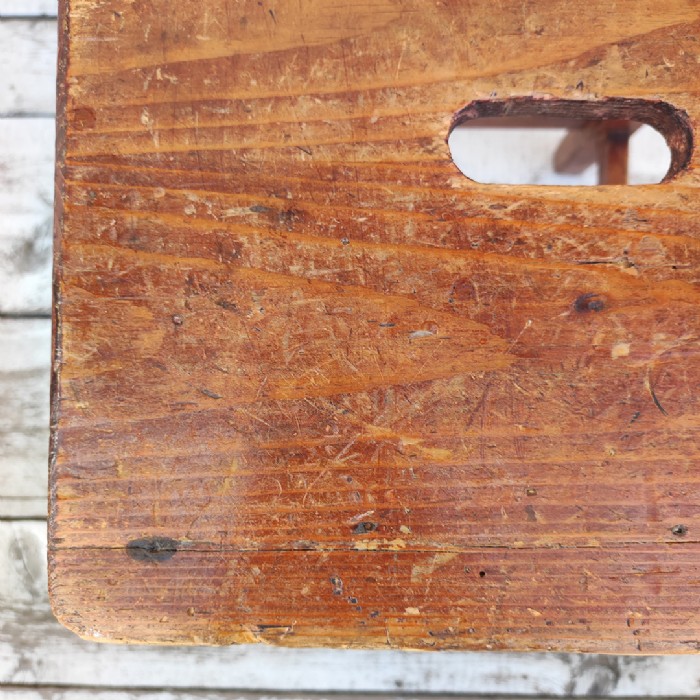 Passa il mouse sull'immagine per ingrandire Immagine dell'articolo Sgabello rurale rustico vintage Sgabello rurale in legno vintage n.329