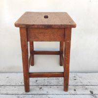 Ingrandisci l'immagine Miniatura dell'articolo Sgabello rurale rustico vintage Sgabello rurale in legno vintage n.329