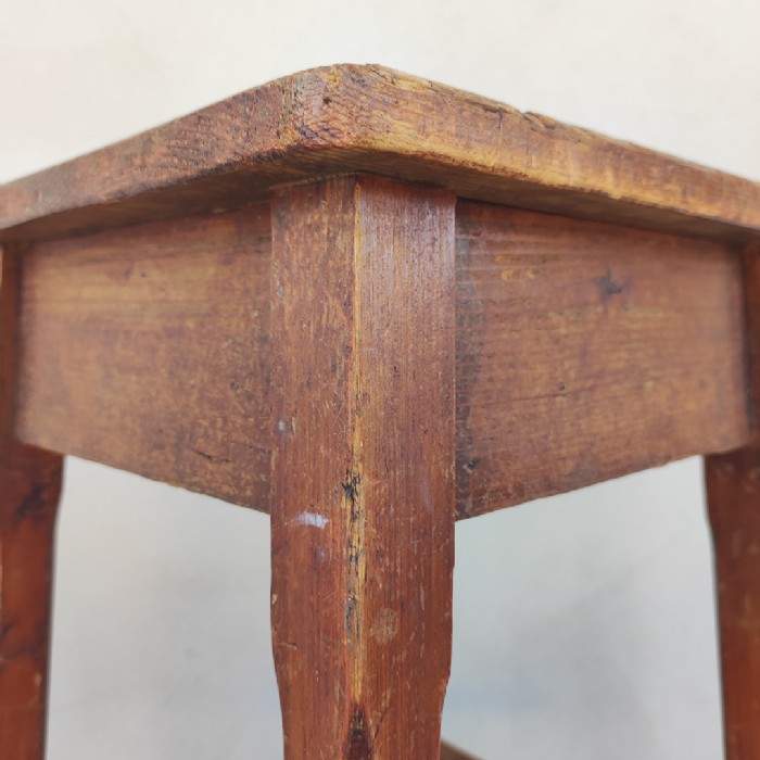 Passa il mouse sull'immagine per ingrandire Immagine dell'articolo Sgabello rurale rustico vintage Sgabello rurale in legno vintage n.329