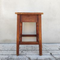 Ingrandisci l'immagine Miniatura dell'articolo Sgabello rurale rustico vintage Sgabello rurale in legno vintage n.329