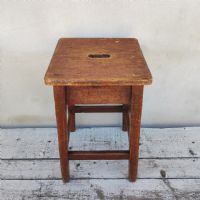 Ingrandisci l'immagine Miniatura dell'articolo Sgabello rurale rustico vintage Sgabello rurale in legno vintage n.329