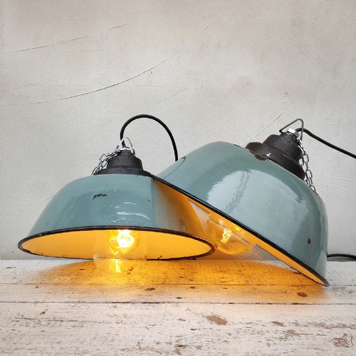Miniatura dell'articolo Lampade industriali vintage a sospensione (coppia) - Oggetto n.170