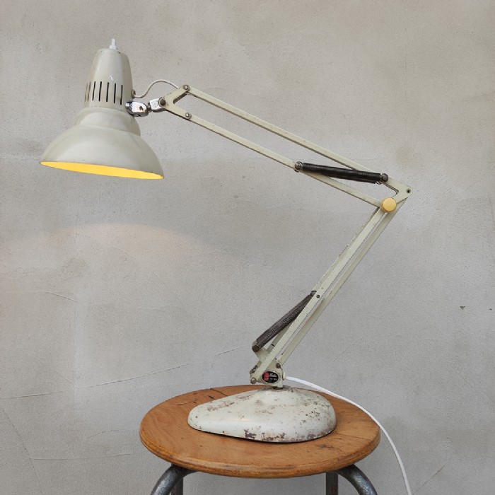 Passa il mouse sull'immagine per ingrandire Immagine dell'articolo Lampada da scrivania  Lampada da scrivania LEDU Made in Sweden n.317