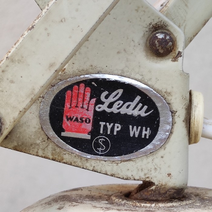 Passa il mouse sull'immagine per ingrandire Immagine dell'articolo Lampada da scrivania  Lampada da scrivania LEDU Made in Sweden n.317