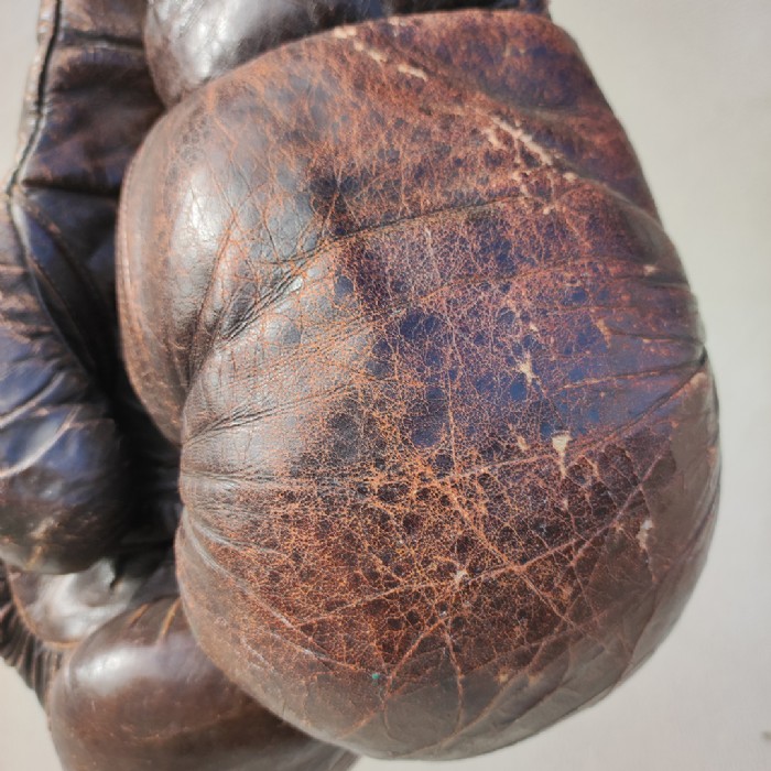Passa il mouse sull'immagine per ingrandire Immagine dell'articolo Sport Guantoni da boxe vintage n.370