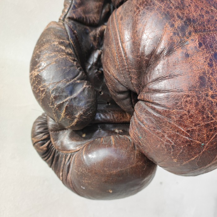Passa il mouse sull'immagine per ingrandire Immagine dell'articolo Sport Guantoni da boxe vintage n.370