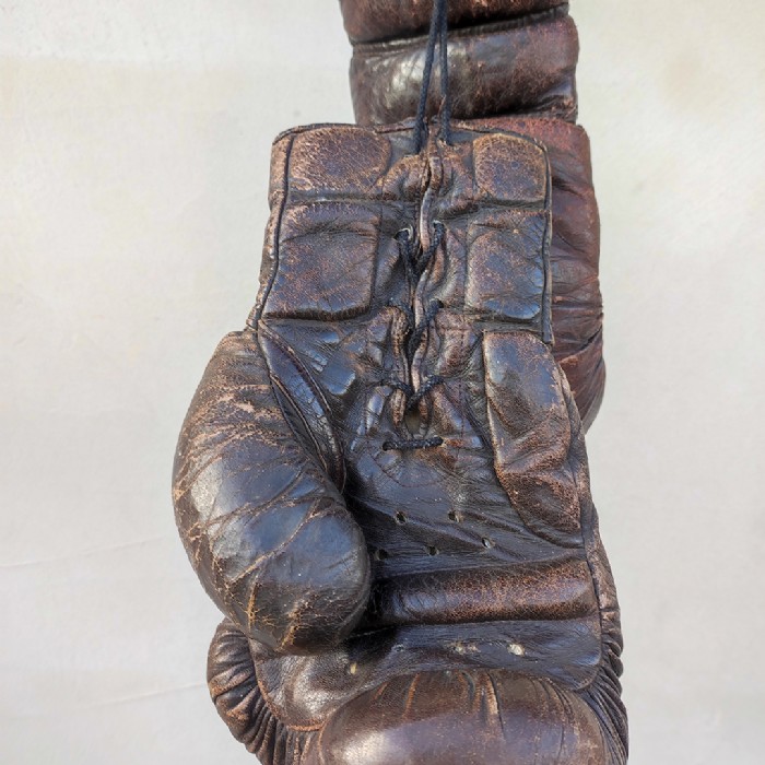 Passa il mouse sull'immagine per ingrandire Immagine dell'articolo Sport Guantoni da boxe vintage n.370