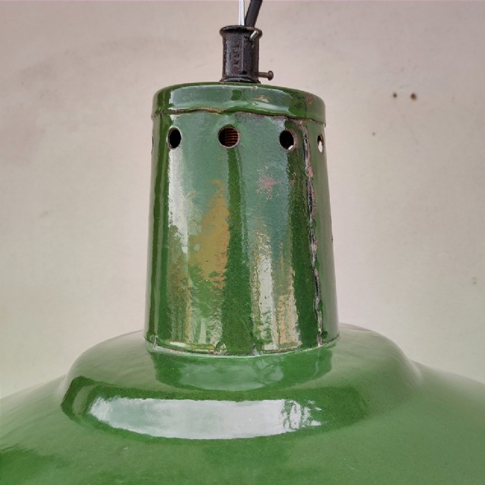 Miniatura dell'articolo Lampade industriali vintage Cecoslovacchia a sospensione (coppia) - Oggetto n.172