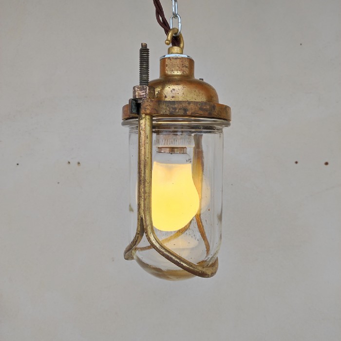 Passa il mouse sull'immagine per ingrandire Immagine dell'articolo Lampada industriale navale a sospensione Lampada navale General Electric Company UK vintage n.371