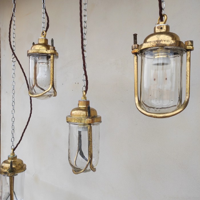 Passa il mouse sull'immagine per ingrandire Immagine dell'articolo Lampada industriale navale a sospensione Lampada navale General Electric Company UK vintage n.371