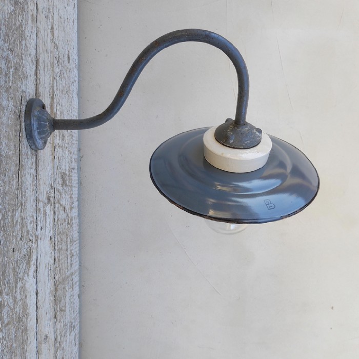 Passa il mouse sull'immagine per ingrandire Lampada industriale vintage da parete ungherese D31 - foto 3