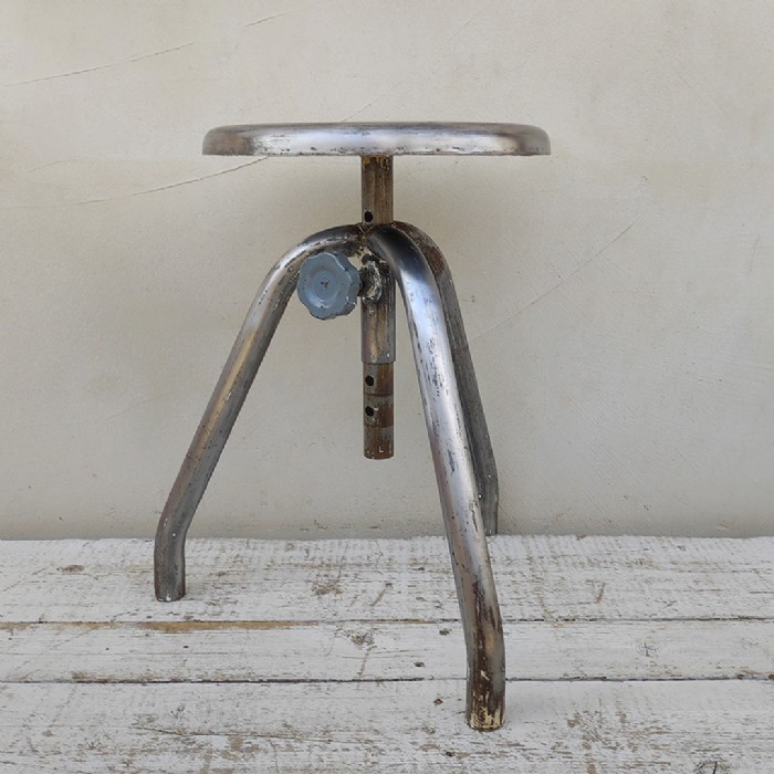 Immagine dell'articolo Sgabello industriale Sgabello industriale in ferro vintage n.456