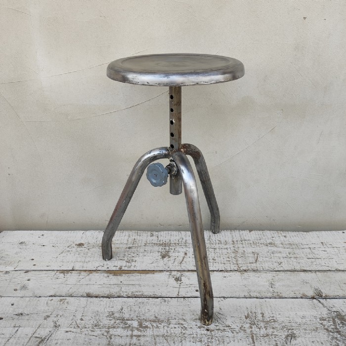 Immagine dell'articolo Sgabello industriale Sgabello industriale in ferro vintage n.456