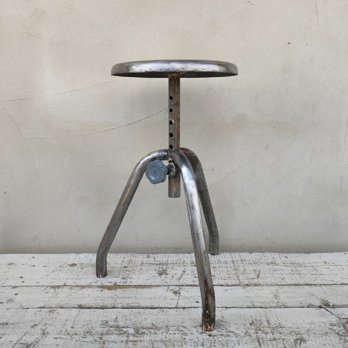 Immagine dell'articolo Sgabello industriale Sgabello industriale in ferro vintage n.456