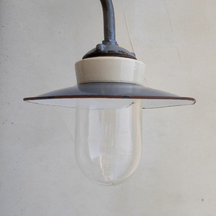 Passa il mouse sull'immagine per ingrandire Lampada industriale vintage da parete ungherese D23,5 - foto 2