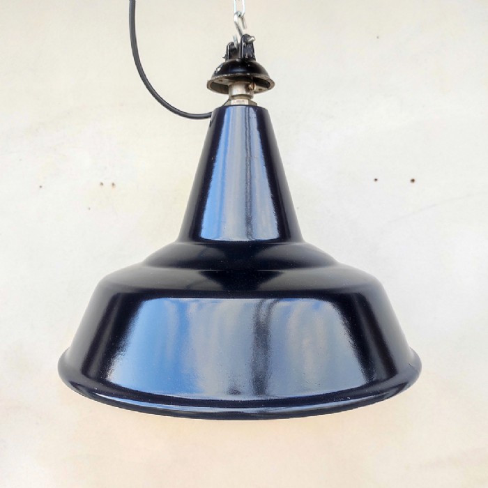 Passa il mouse sull'immagine per ingrandire Immagine dell'articolo Lampada industriale a sospensione Lampada industriale a sospensione vintage D30 n.349