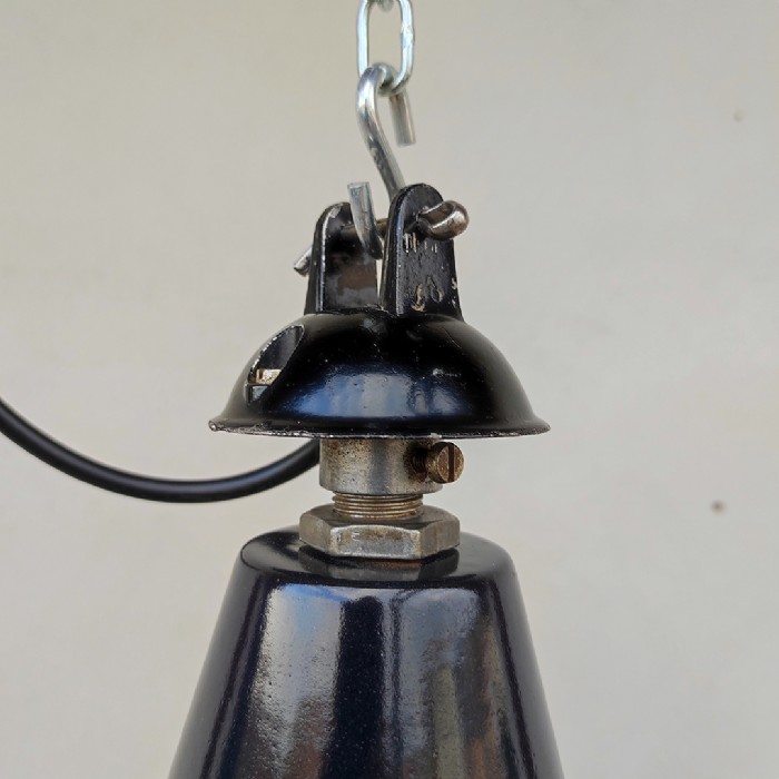 Passa il mouse sull'immagine per ingrandire Immagine dell'articolo Lampada industriale a sospensione Lampada industriale a sospensione vintage D30 n.349