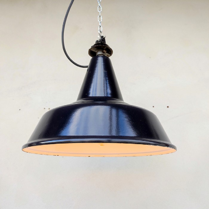 Passa il mouse sull'immagine per ingrandire Immagine dell'articolo Lampada industriale a sospensione Lampada industriale a sospensione vintage D30 n.349