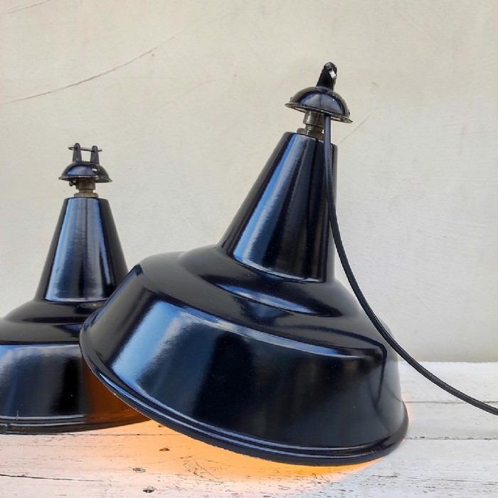Passa il mouse sull'immagine per ingrandire Immagine dell'articolo Lampada industriale a sospensione Lampada industriale a sospensione vintage D30 n.349